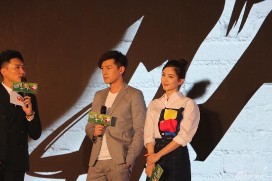  胡歌谈 与 江疏影 恋情:有遗憾 没能保护好她_新