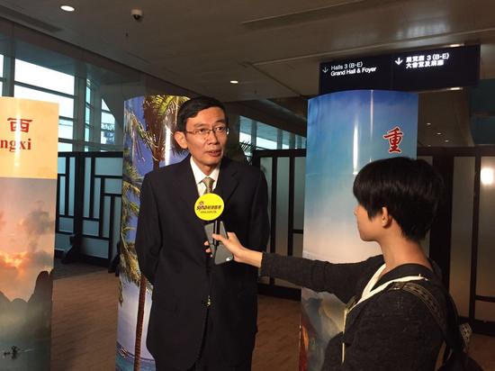海南省海南旅游发展委员会副主任周平接受采访