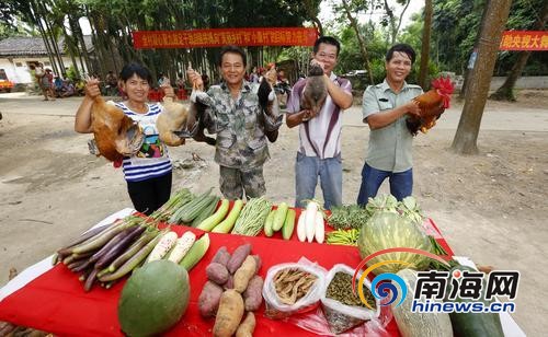 高坡村村民们搞养殖、种瓜菜，陆续走上致富路。本报记者陈元才实习生陈若龙摄