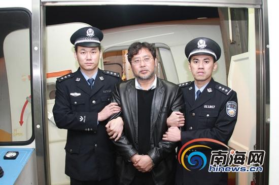 2013年12月28日,海口警方将犯罪嫌疑人沈桂林抓获归案(资料图)。海口市公安局提供