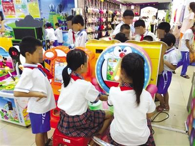 学生们在玩游戏