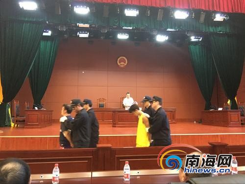宣判结束后，两名凶手被押赴刑场执行枪决