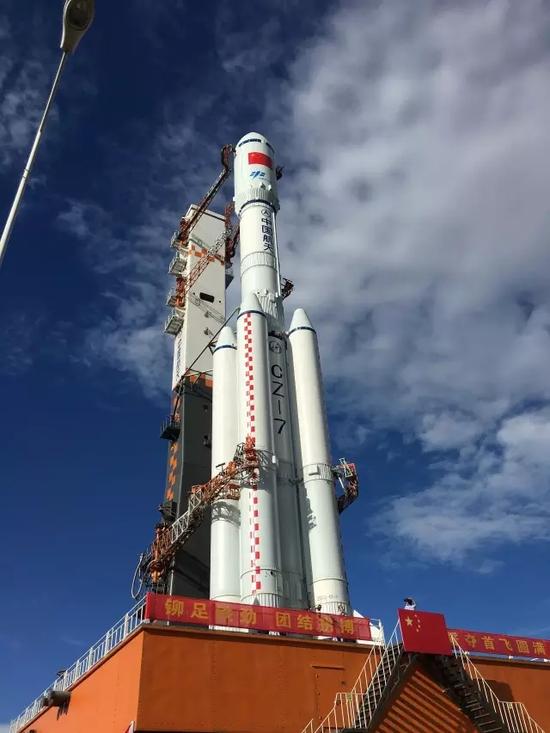 长征七号已经到了箭在弦上的冲刺时刻,祝愿它首飞成功!