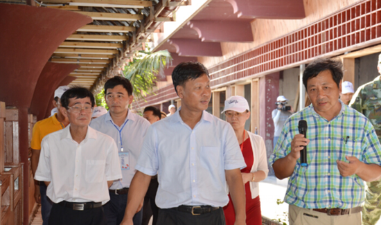 7月2日下午，市委书记符宣朝(右二)到潭门生态旅游服务区进行调研。袁铭舒 摄