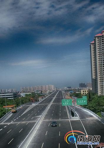 海秀快速路一期正忙着收尾工作。南国都市报记者汪承贤摄