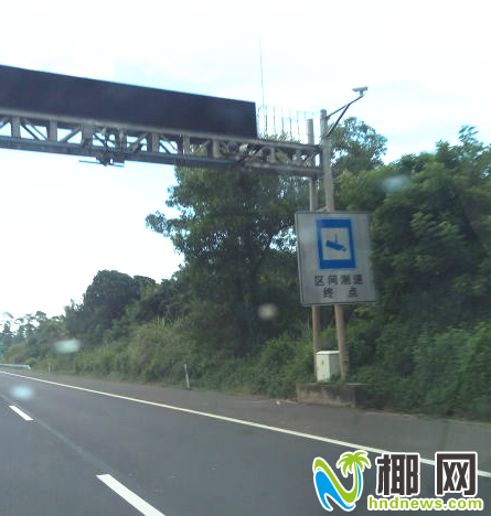 ▲高速公路上的区间测速牌