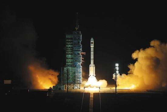 9月15日，中国在酒泉卫星发射中心用长征二号F T2火箭将天宫二号空间实验室发射升空。新华社记者琚振华摄