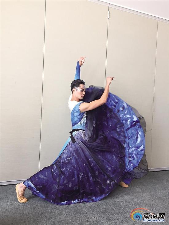 琼海嘉积中学男子舞团进联合国总部 长裙飘飘赏心悦目