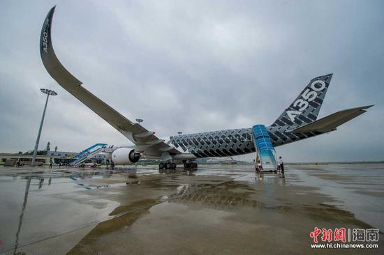 图为空客A350-900测试飞机亮相海口美兰国际机场。骆云飞摄