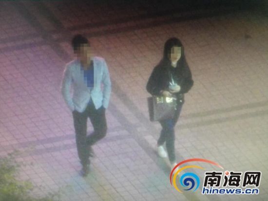 同一女子带不同的男子进入酒吧。