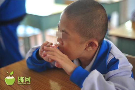 艰难学位有限需经“面试”筛选后入学