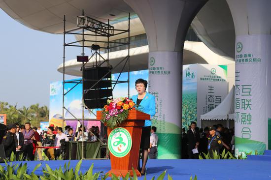 海南省副省长何西庆主持开幕式。
