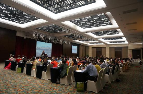 重庆市黔江区人口_...施工人员在黔(重庆市黔江区)张(湖南省张家界市)常(湖南(2)