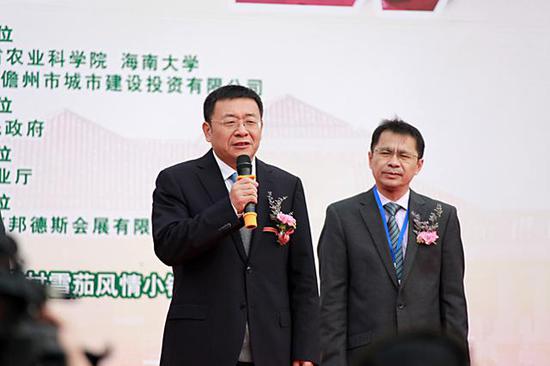 市委书记张耕宣布第二届海南（儋州）热带农业成果博览会开幕。