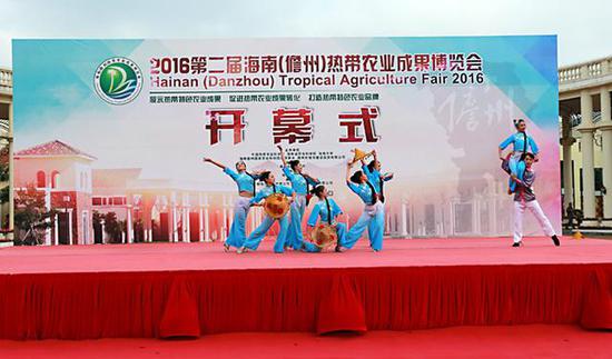 精彩的文艺表演。