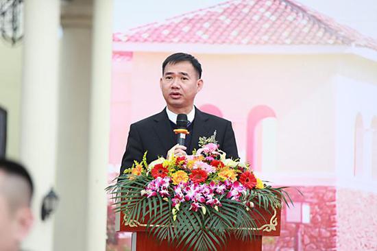市委副书记、市长朱洪武在开幕式上致辞。