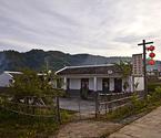 琼中什寒村“景区带村”