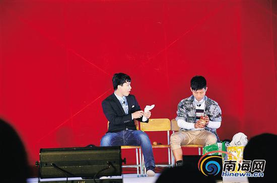 古柳村的年轻人也乐于上台表演。