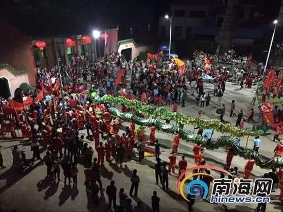 儋州中和古镇闹元宵。海报全媒体中心记者记者陈元才摄