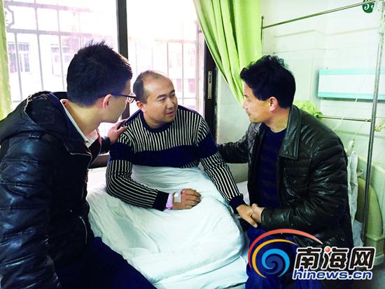 新疆救人大哥患肺炎住院 获救者家人来探望再