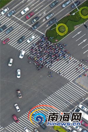 如何解决行人闯红灯问题是城市发展不可避免要面对的问题