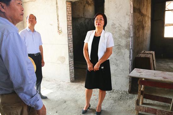 张蔚兰书记一行到邦溪村委会豪猪养殖基地调研