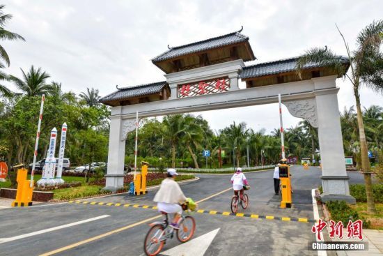 图为距离中国文昌航天发射场直线距离不足五公里的村庄---好圣村。中新社记者骆云飞摄