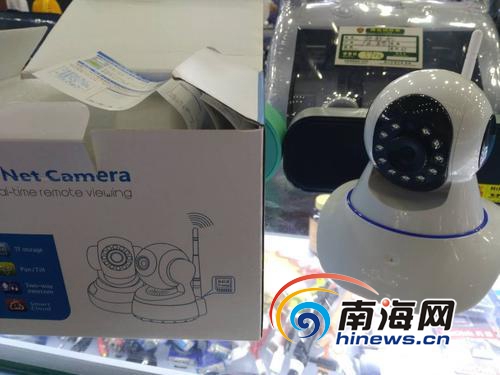 海口DC城里，智能摄像头备受顾客欢迎，商家还提供了下载等配套服务。南国都市报记者徐培培摄