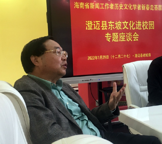经济日报高级记者、特约研究员何伟在新春走基层座谈会上发言