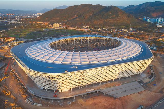 三亚国际体育产业园体育场项目屋面系统完工