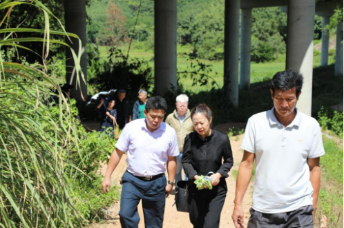孙晓宁副校长一行深入基层
