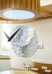 图为立体机芯艺术装置