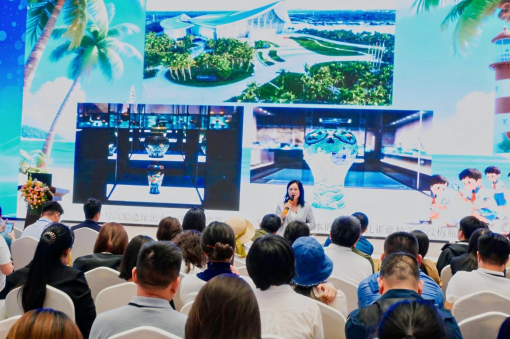 海南省研学旅游协会会长符永岑在推介会上宣讲全省特色研学资源和产品。