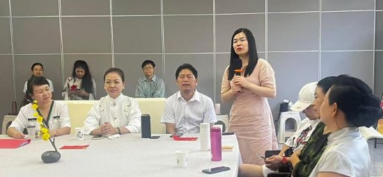 海南省苏学研究会副秘书长、海南医科大学马克思主义学院人文社科部副教授杨钥发言