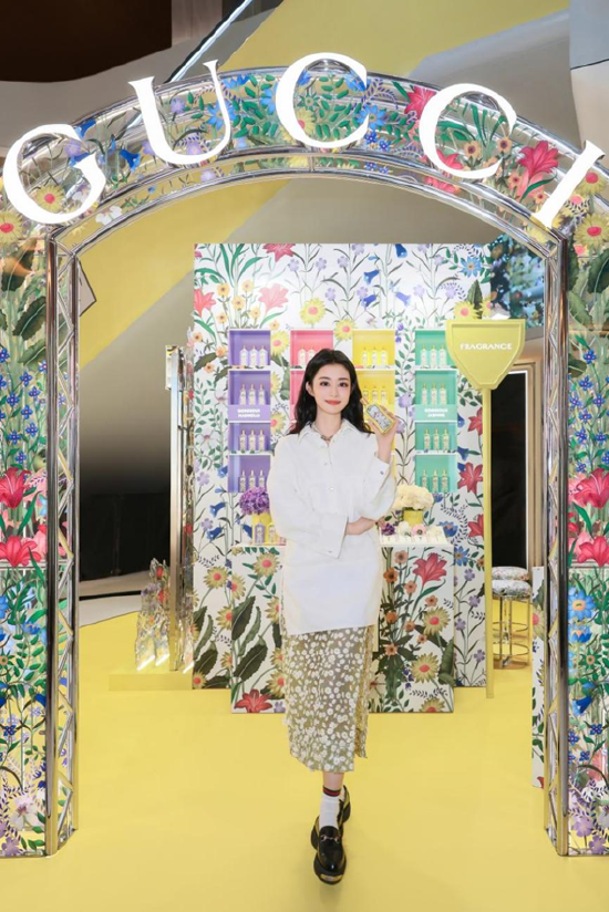 演员及品牌好友王楚然现身古驰绮梦花园快闪店