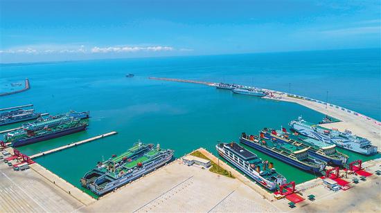 图为近日高空俯瞰下的海口新海港二期项目。本报记者 张茂 摄