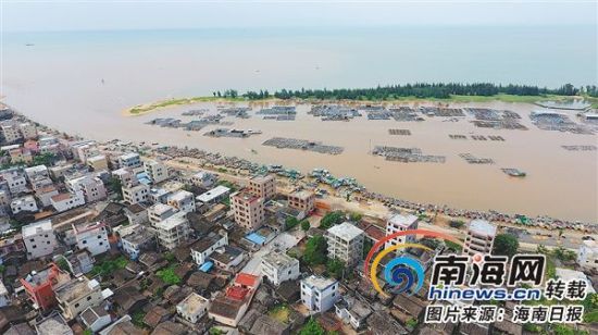 航拍澄迈县老城镇东水港。从图片上可以看到，东水港岸线蚀退现象严重。（东水港村民供图）