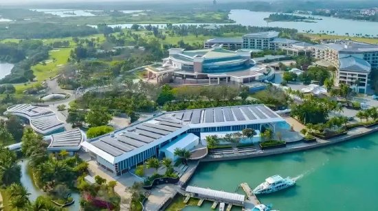 在博鳌零碳示范区，屋顶光伏板随处可见。（宋印官 摄）