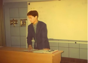 （图：许庆1996年入职培训照片）