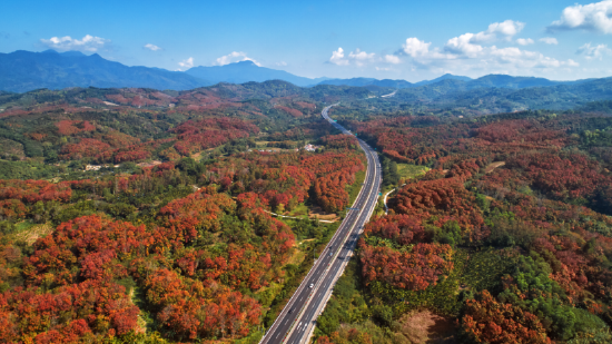 海南中部高速路沿途美景如画
