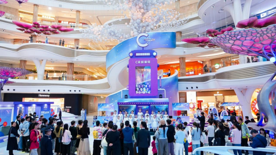 （cdf海口国际免税城L1层天际秘林巨型扭蛋机）