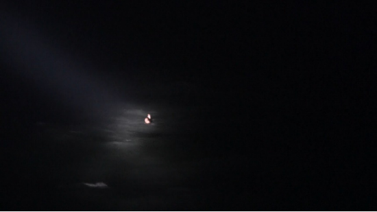 （海警救援人员成功发现2名落水人员）