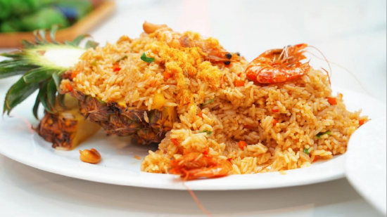 （图：海鲜菠萝炒饭，图片来源：万宁市文旅局）