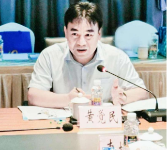 （儋州市旅文局副局长黄觉民汇报工作）