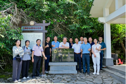 考察组在老城镇龙吉村考察，根据充分史料证明，这里是古驿道自琼州府城入澄迈境内第一站——七里铺