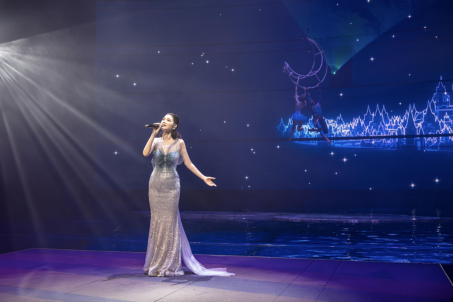 （蒋倩如现场演唱主题曲《海底深处的秘密》）