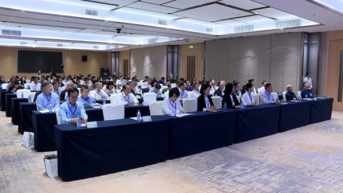 图为研讨会主旨报告会场。