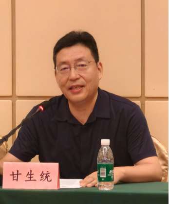 海南省苏学研究会会长、海南师范大学东坡书院院长甘生统教授出席会议并作总结讲话