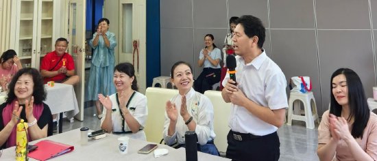 海南省作协副主席、海南省苏学研究会副会长彭桐发言