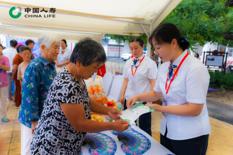 图2：河南名医义诊活动现场